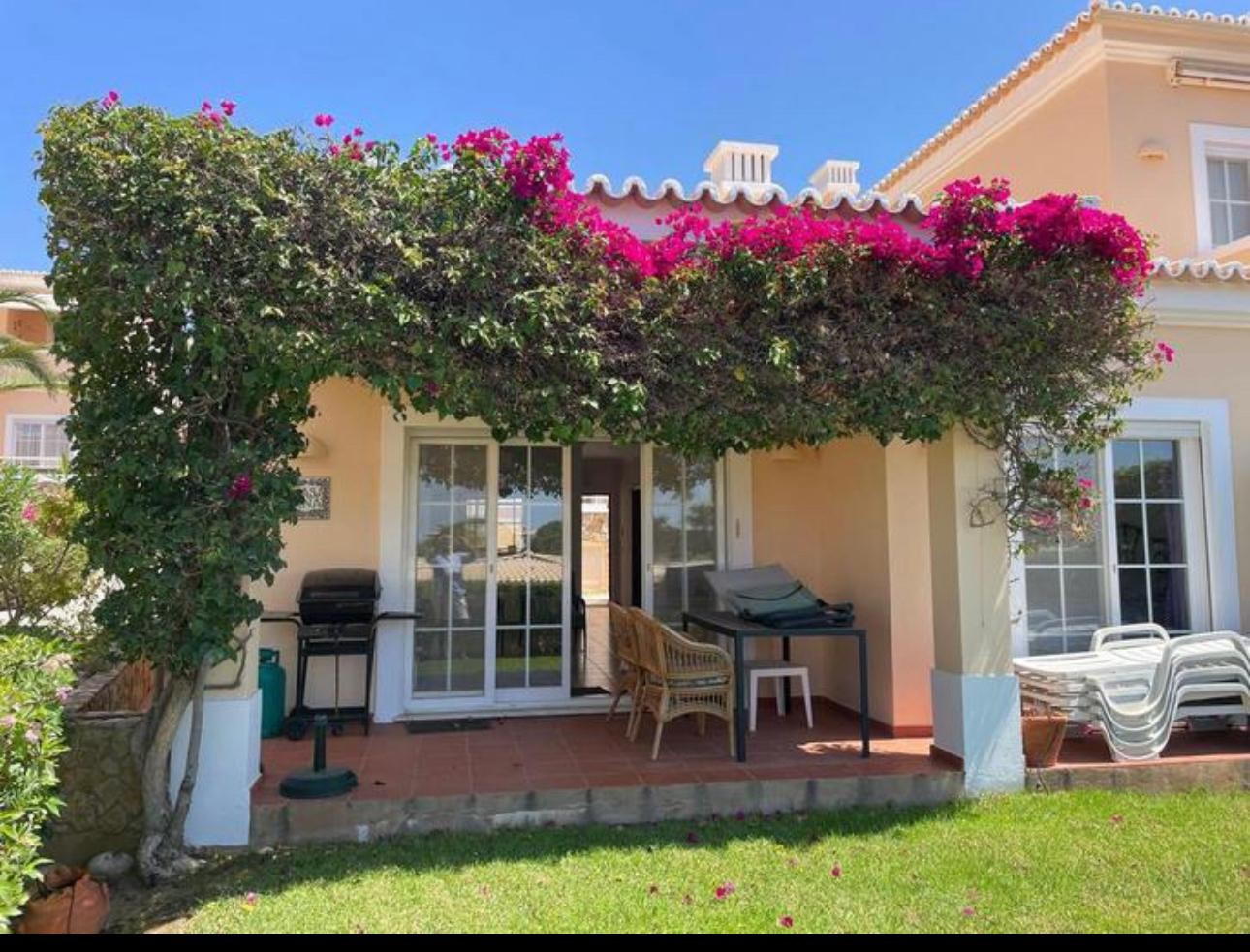 Fantastic two-bedroom house with sea view