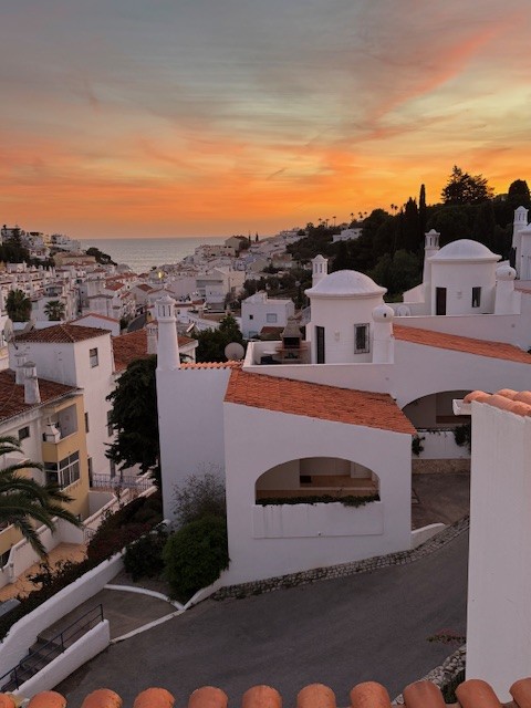 Beautiful two-bedroom house 5 minutes away from the beach